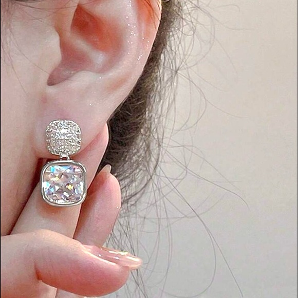 Cubic Zirconia Gemstone Earrings - Picture 3 of 6